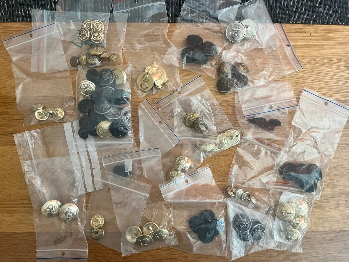 Military buttons - Image 1