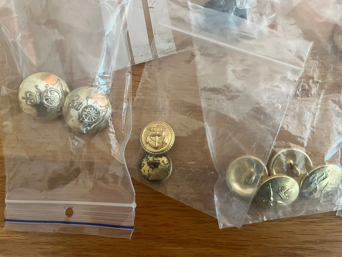 Military buttons - Image 4