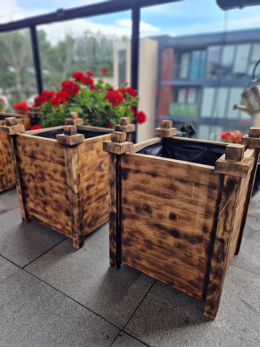 2 wooden planters - Image 2