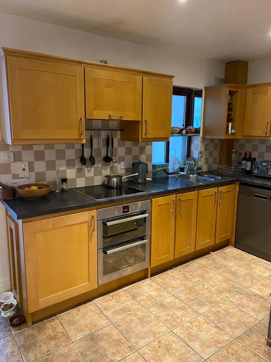 Kitchen units - Image 1