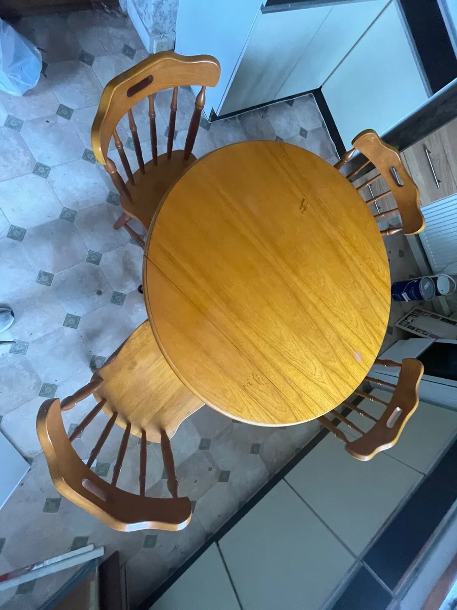 Kitchen table - Image 1