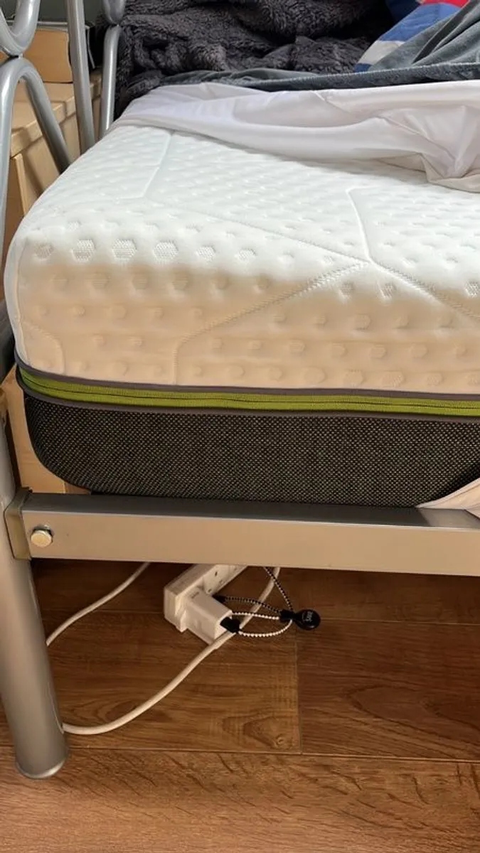 Metal single bed with mattress - Image 3