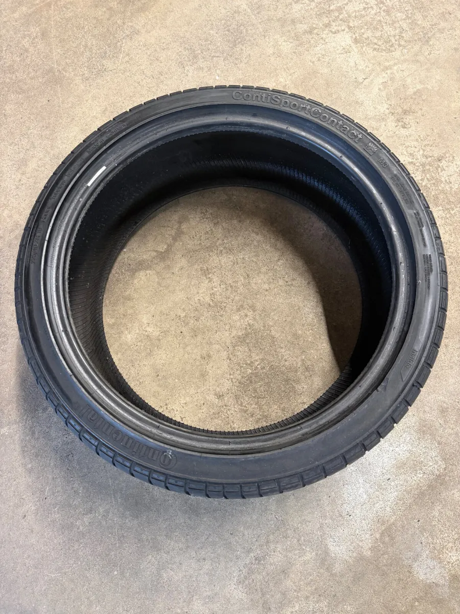 TYRE         225 / 40 ZR 19 - Image 1