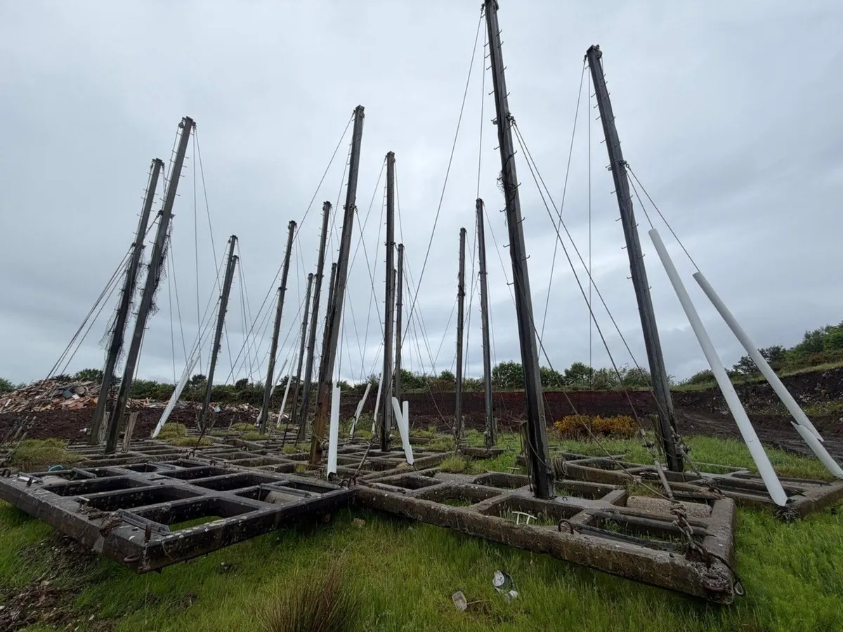 APPROX 8m LANDFILL BARRIER NETTING & CONCRETE BASE - Image 1