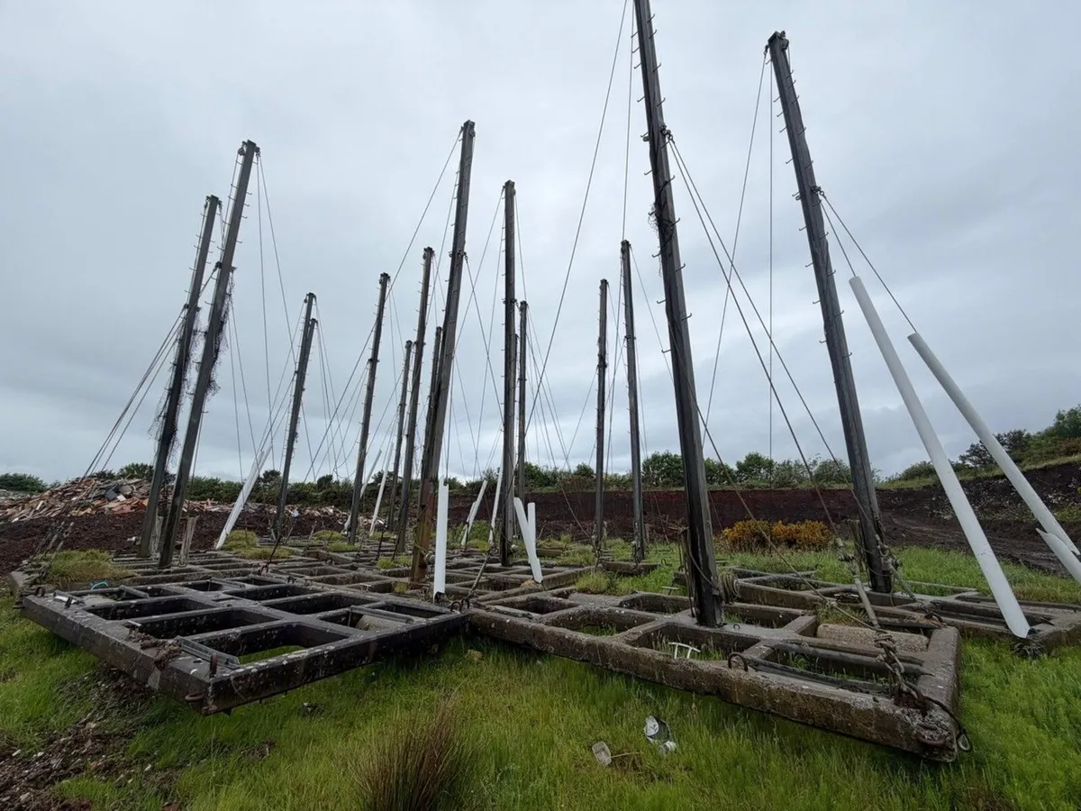 APPROX 8m LANDFILL BARRIER NETTING & CONCRETE BASE - Image 3