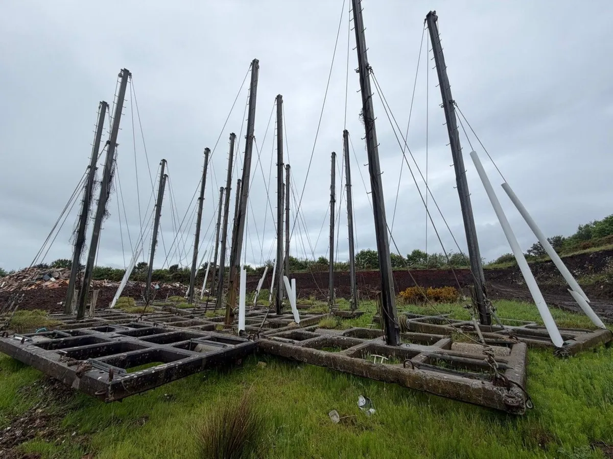 APPROX 8m LANDFILL BARRIER NETTING & CONCRETE BASE - Image 4