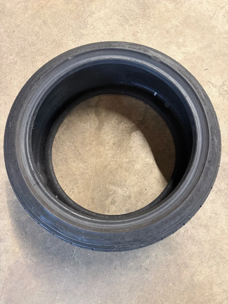 TYRE  225 / 40 R18 - Image 1