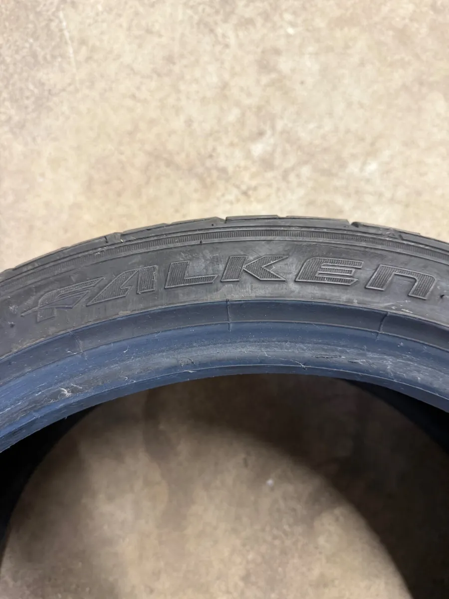 TYRE  225 / 40 R18 - Image 3