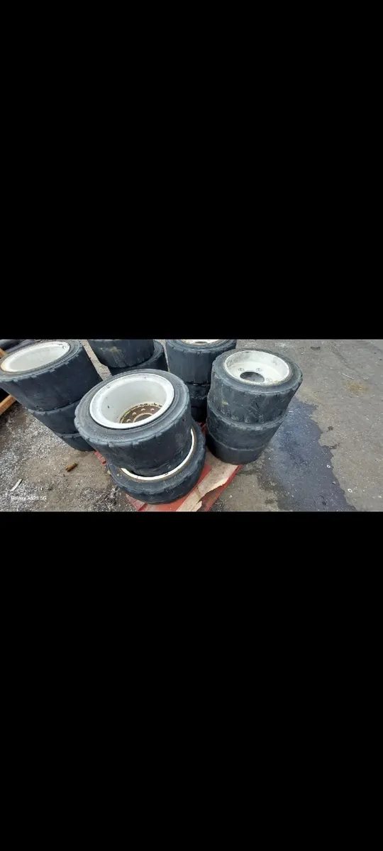 Solid  forklift  wheels - Image 1