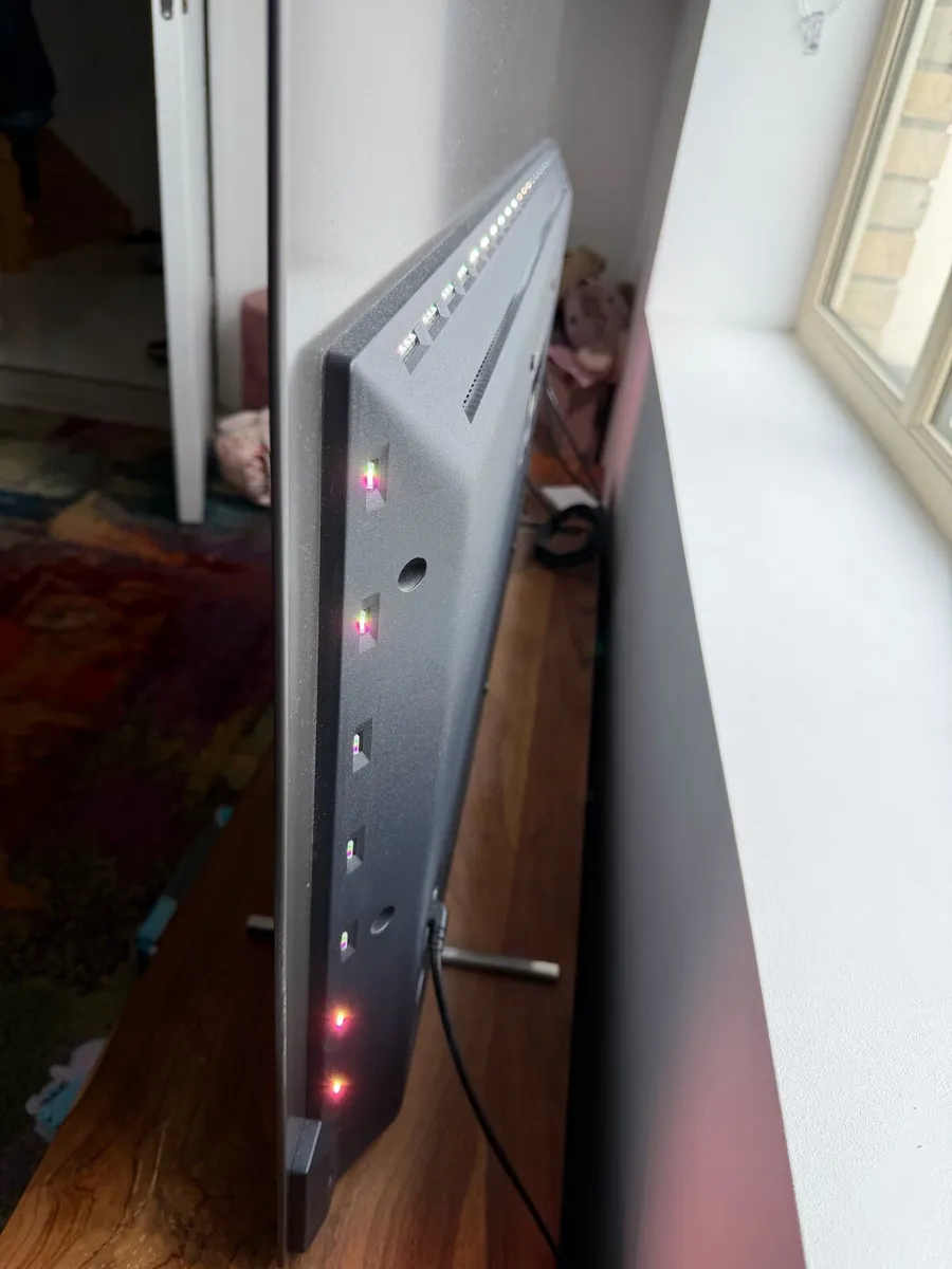 TV Philips 4K QLED Ambilight 55” - Image 2