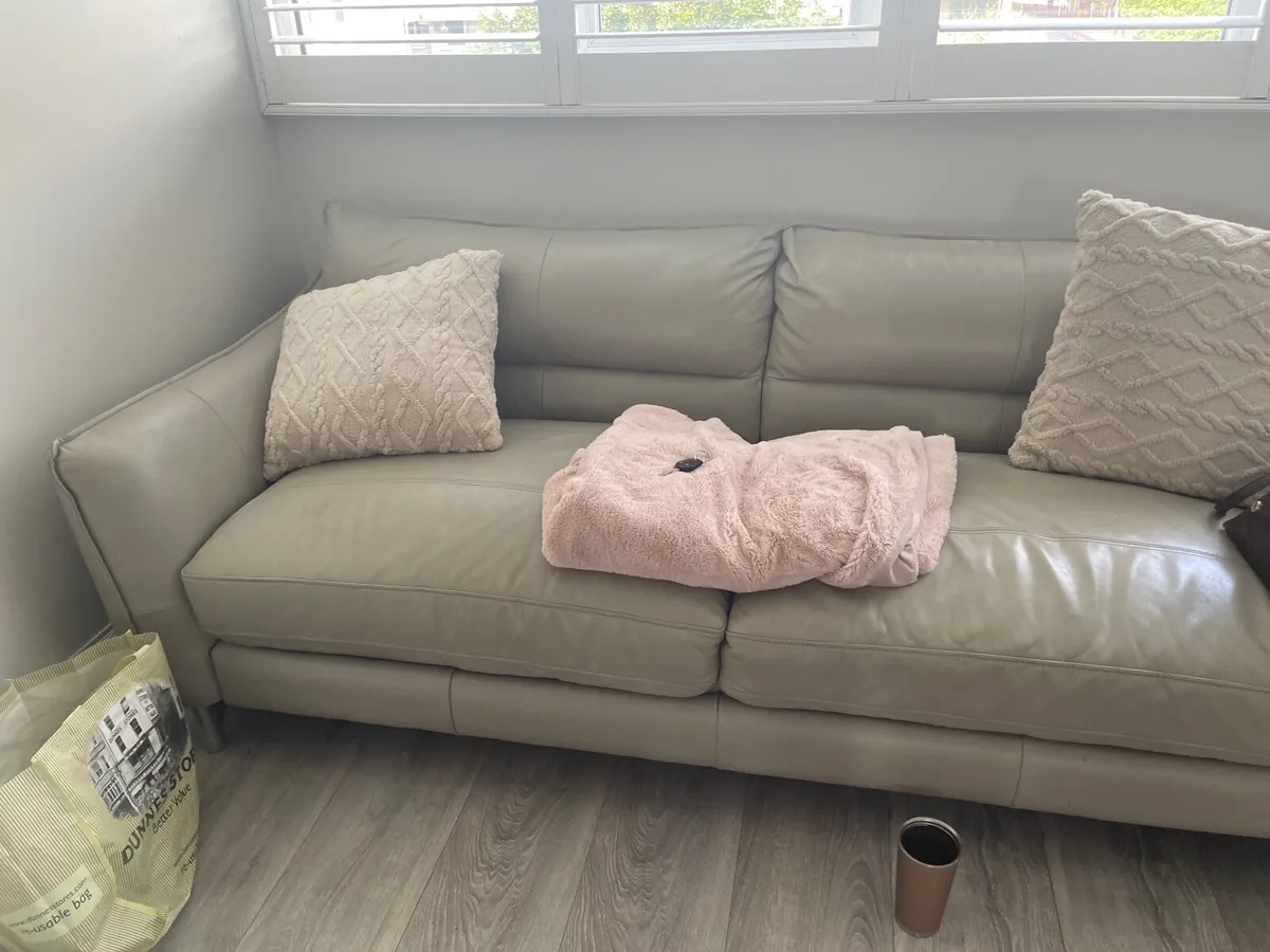 Free chairs to take away 2 grey chairs