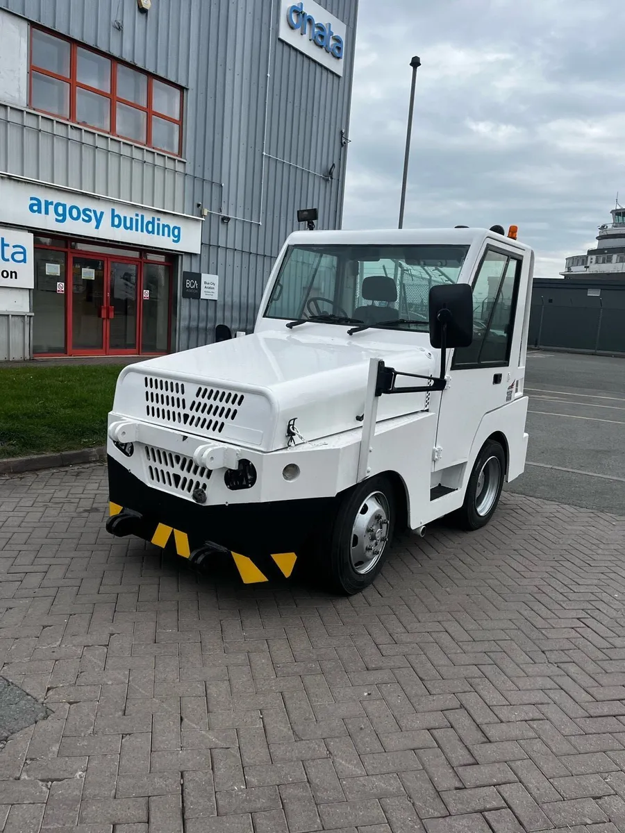 Tow tractors - Image 2