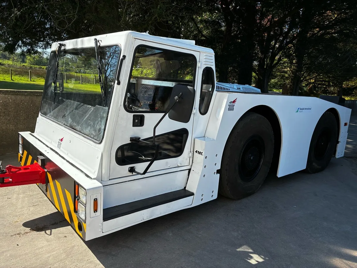 Tow tractors - Image 3