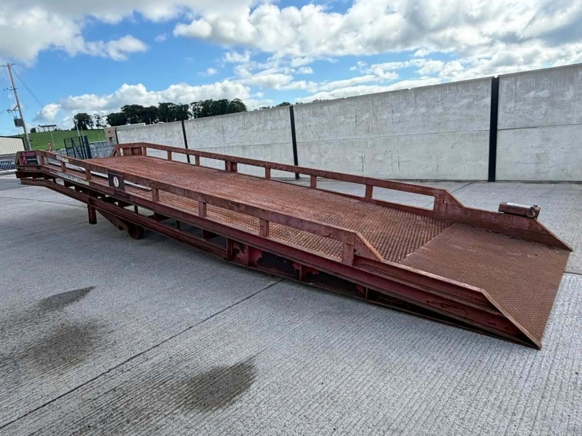 THORWORLD 10 TON MOBILE HYDRAULIC LOADING RAMP - Image 1