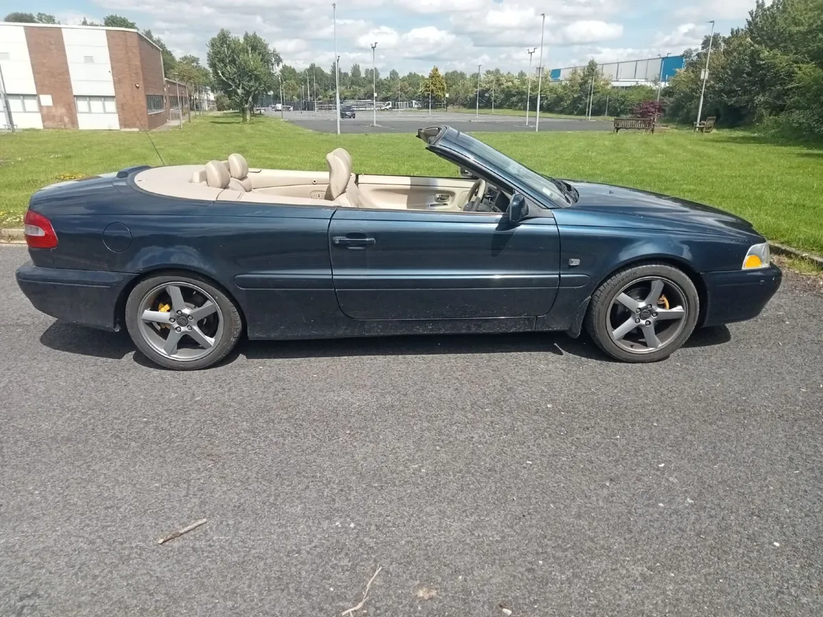 Volvo  c 70 Series  convertible - Image 3
