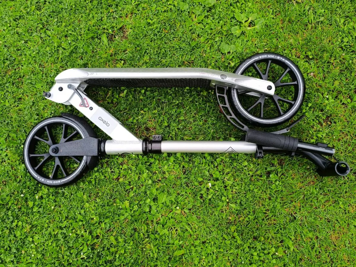 Oxelo adult push scooter, almost new. - Image 4
