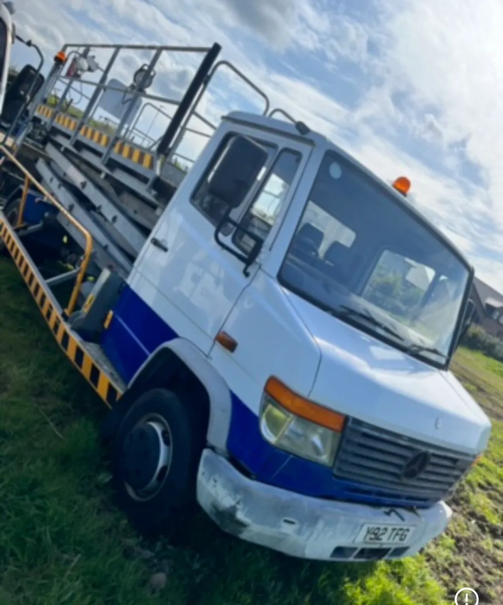 Mercedes scissor lift - Image 2