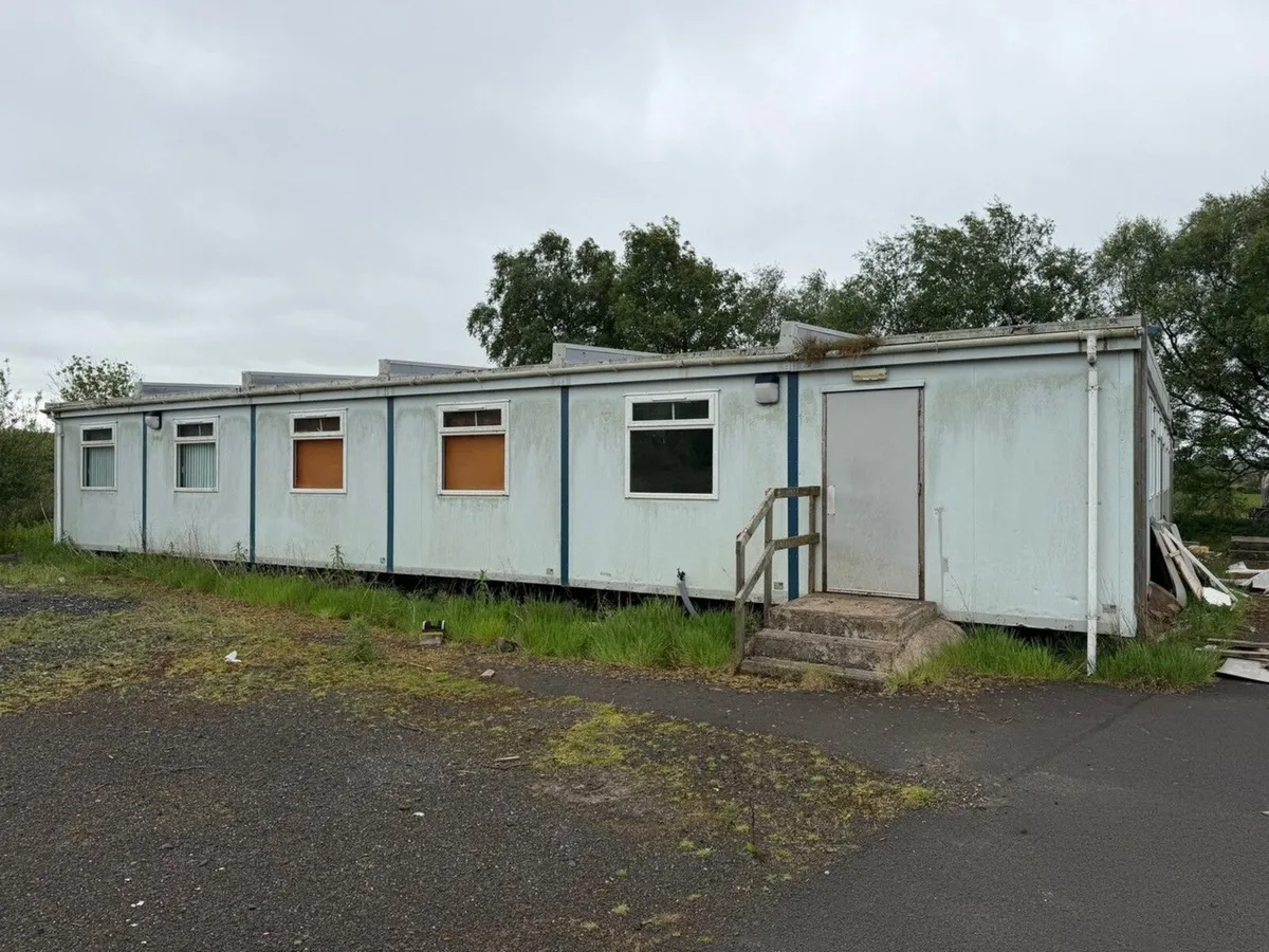 APPROX 85ft x 68ft 12 SECTION MODULAR BUILDING - Image 1