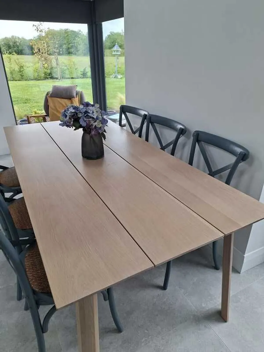 Dining table - Image 1