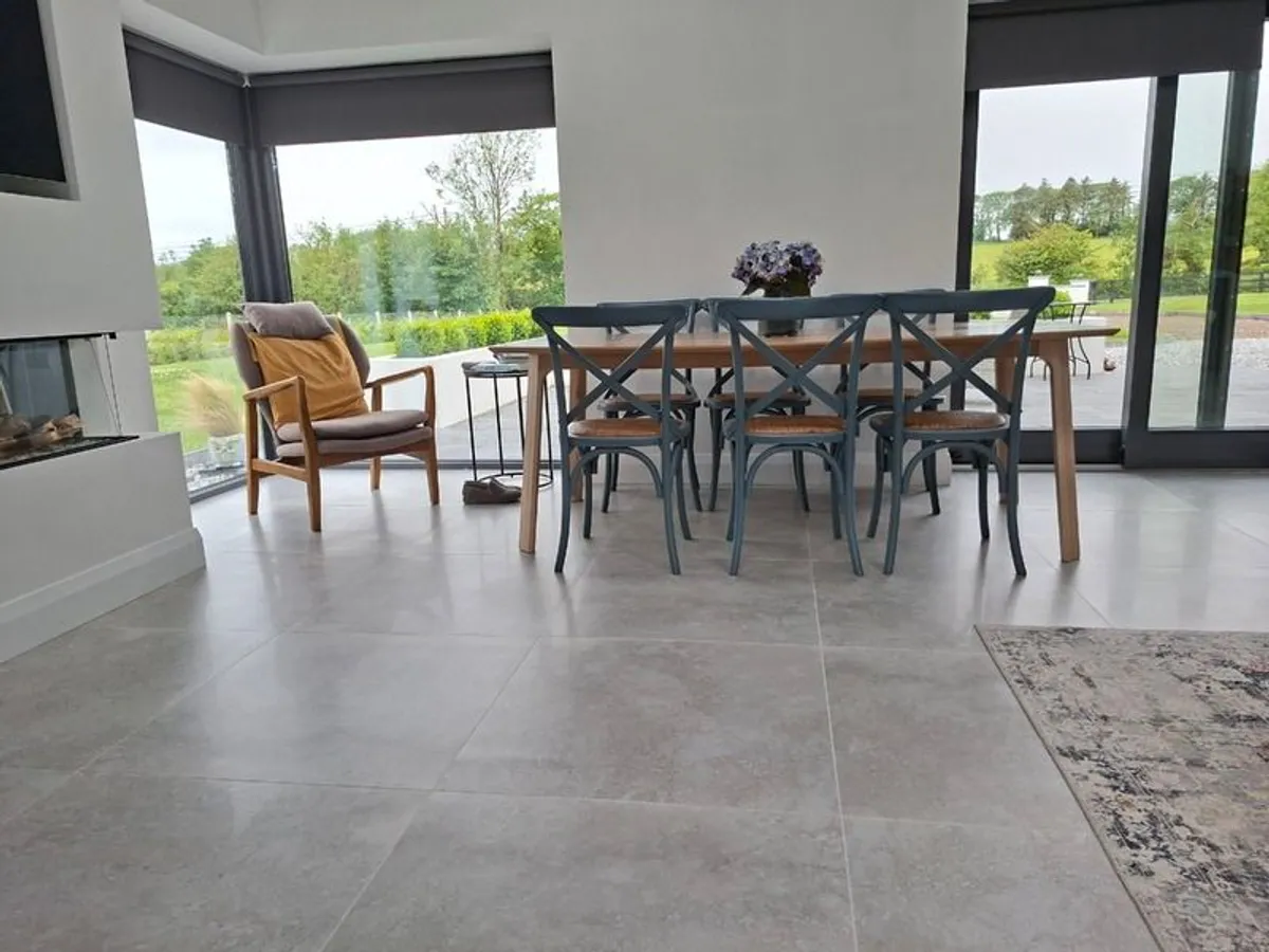 Dining table - Image 4