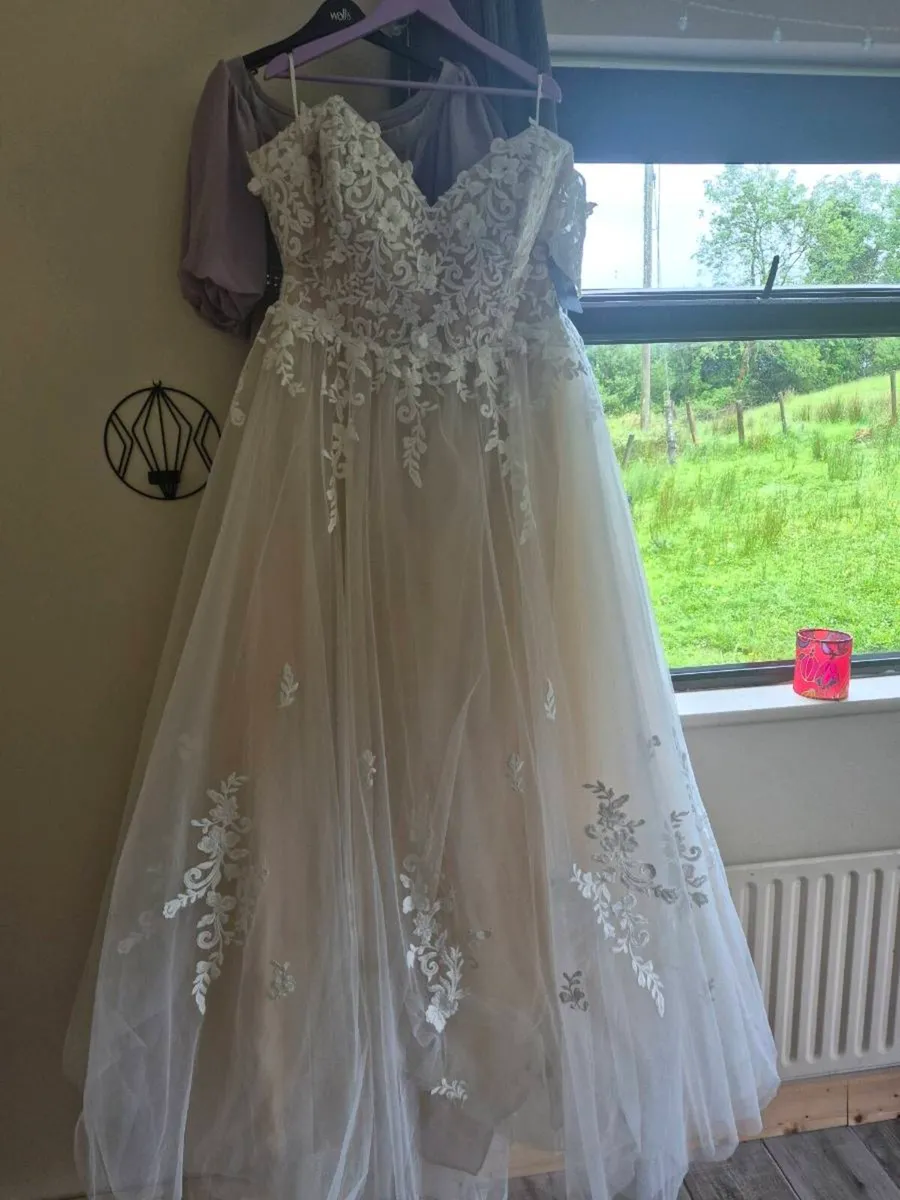 Wedding dress - Image 1