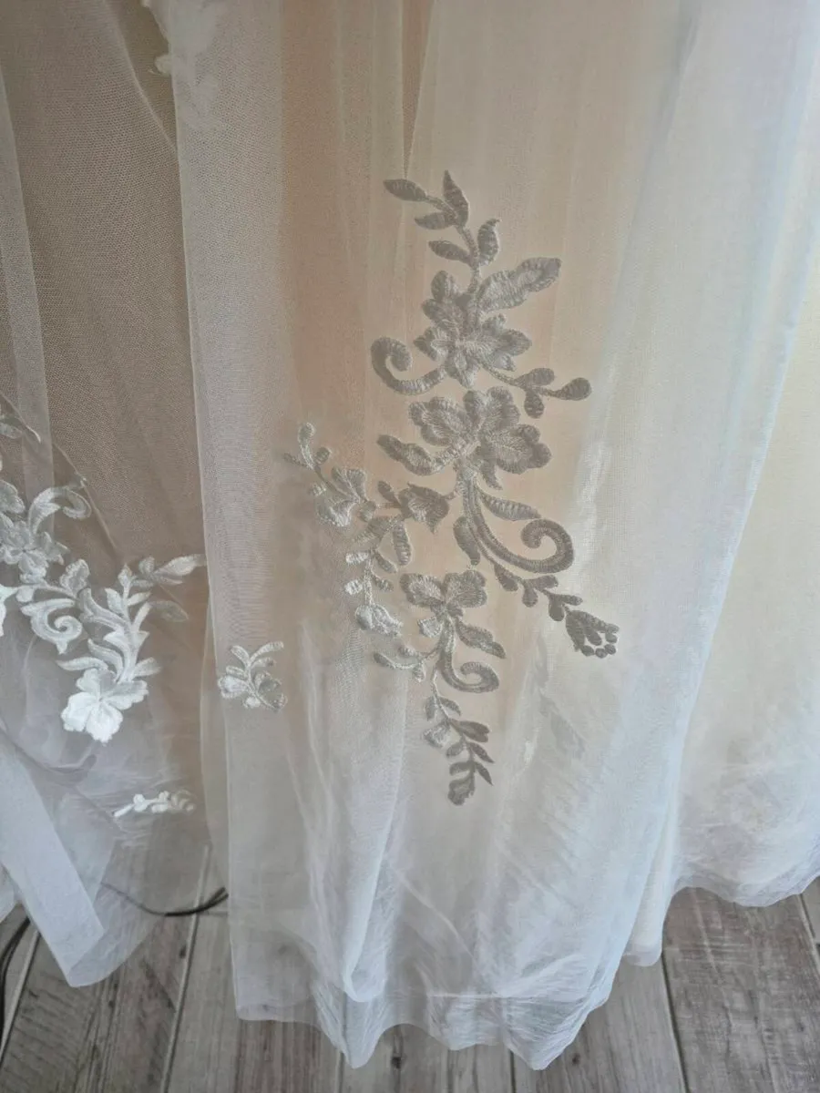 Wedding dress - Image 2