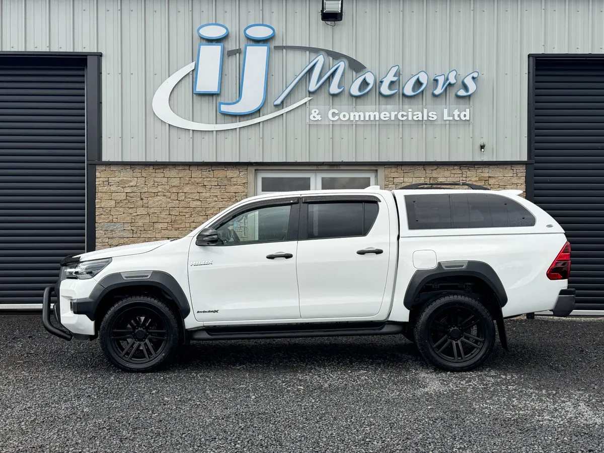 '22 TOYOTA HILUX 2.8 D-4D INVINCIBLE X 4WD - Image 4