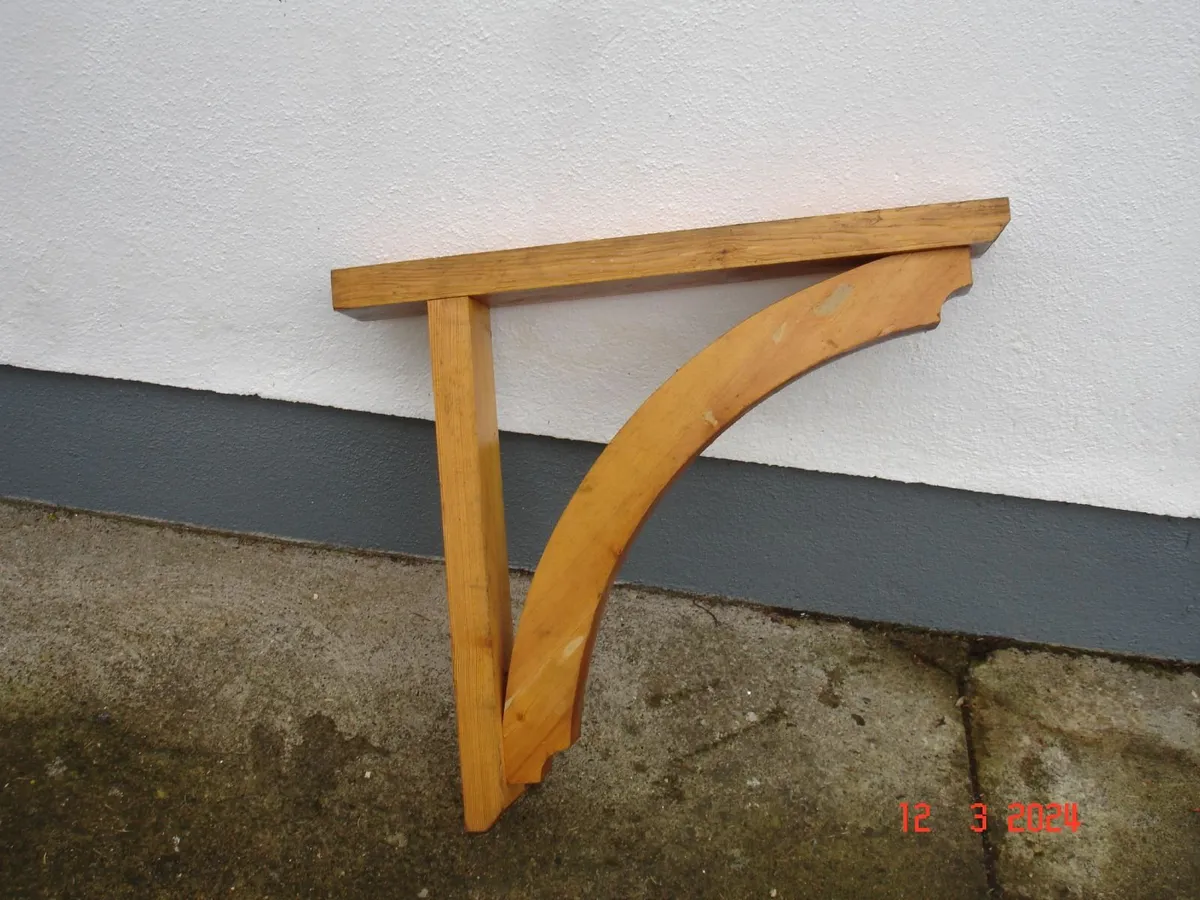 Curved Brace Gallows Bracket - Image 1