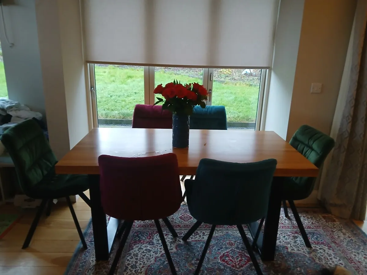 Extendable oak dining table and chairs - Image 2