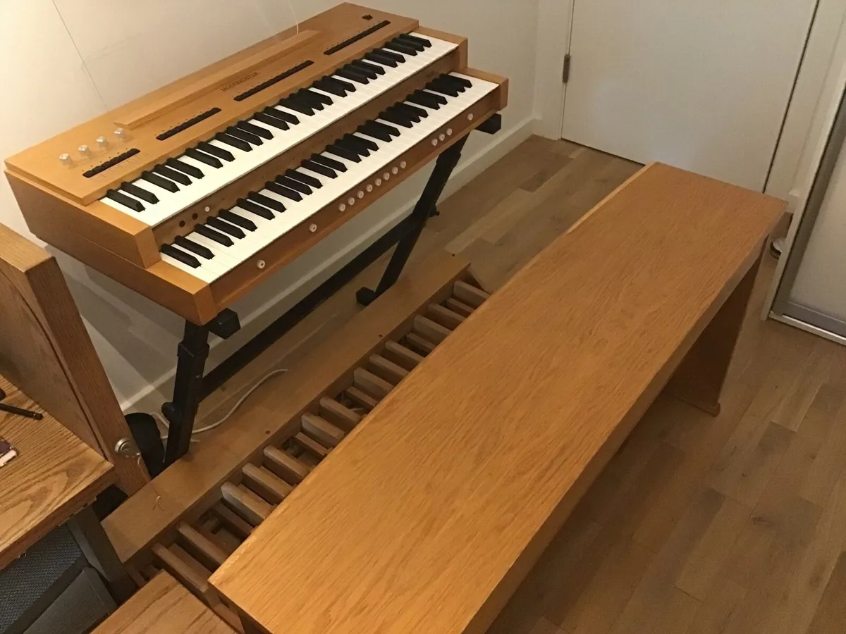 Hoffrichter MS2-H midi Organ with pedals and bench - Image 1
