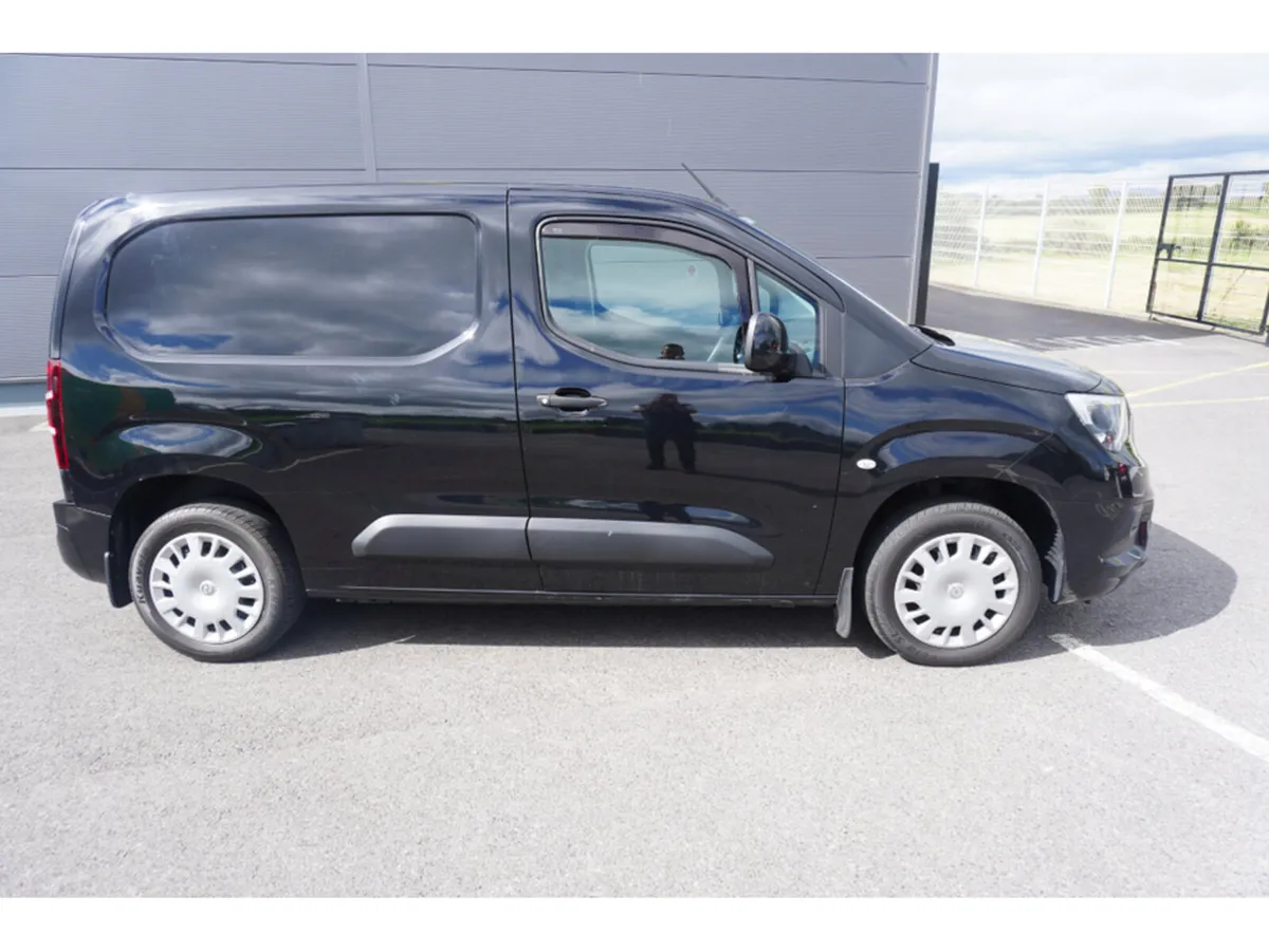 Opel Combo MY21-SPRT-L1H1-1.5 100PS 100PSDSL-5S - Image 2
