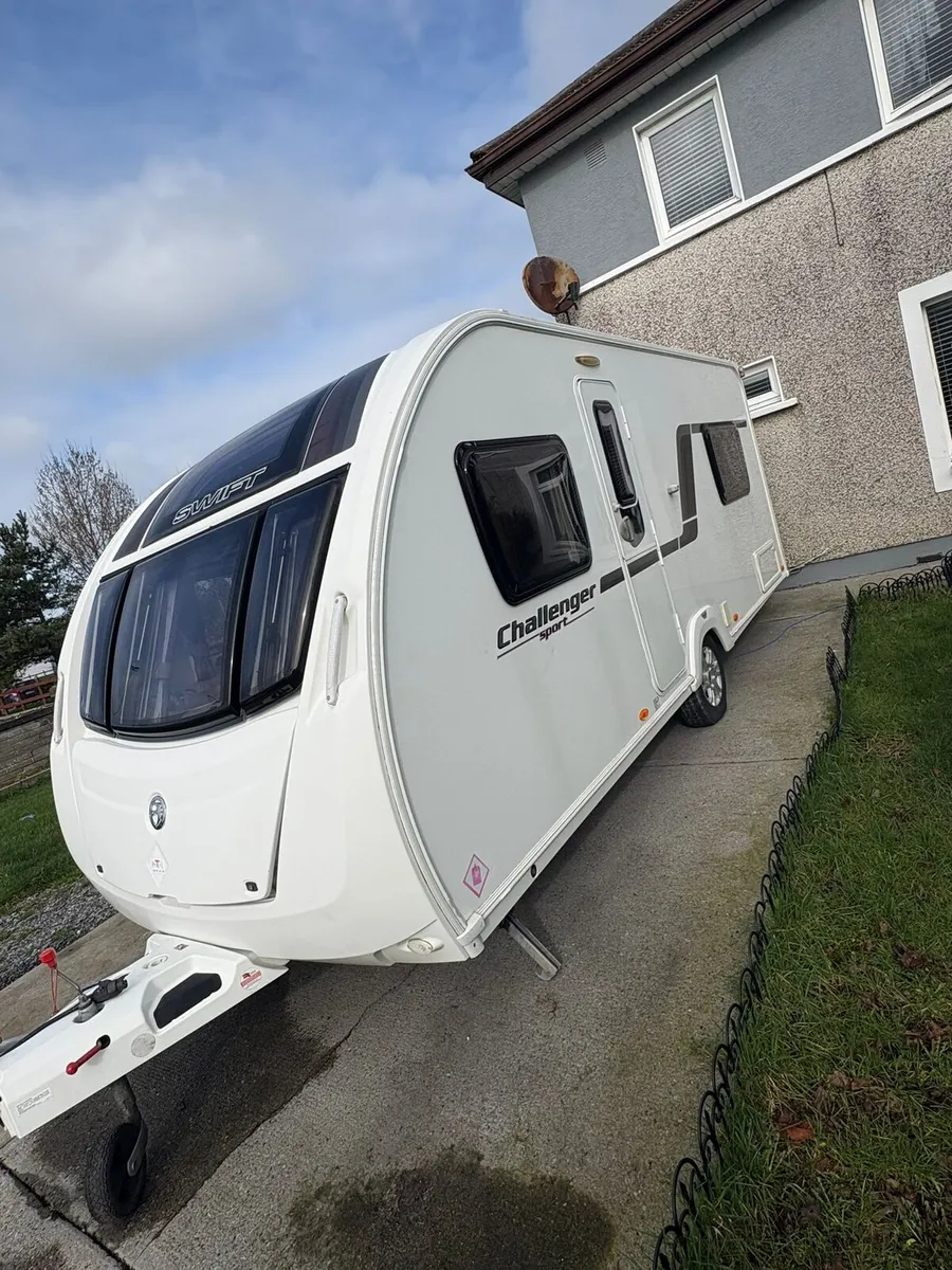 Swift  challenger sport with full air awning - Image 1