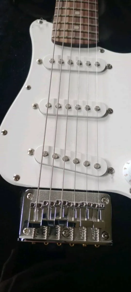 Fender squier mini strat guitar - Image 2