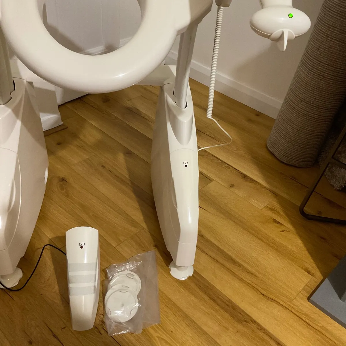 Toilet seat/chair lift by Mountway Solo - Image 3