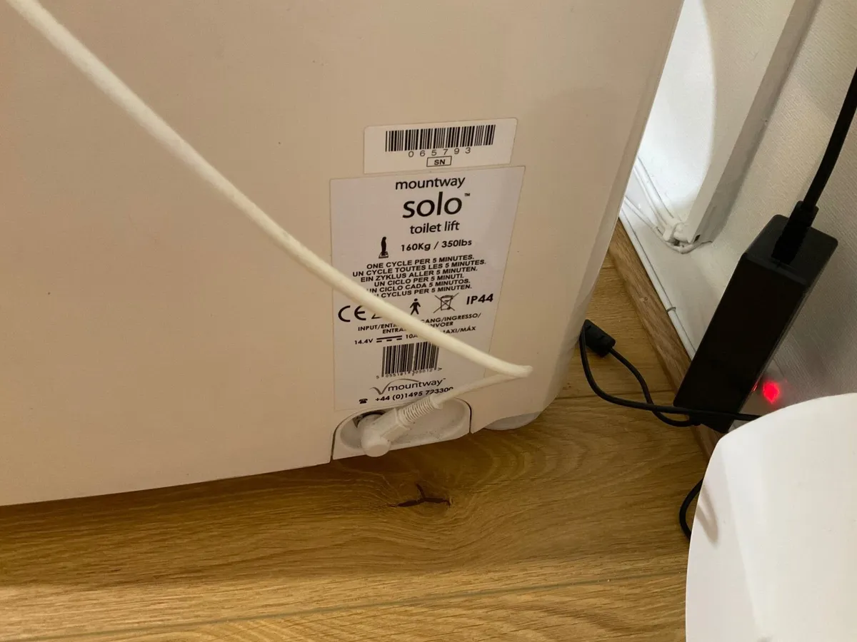 Toilet seat/chair lift by Mountway Solo - Image 4
