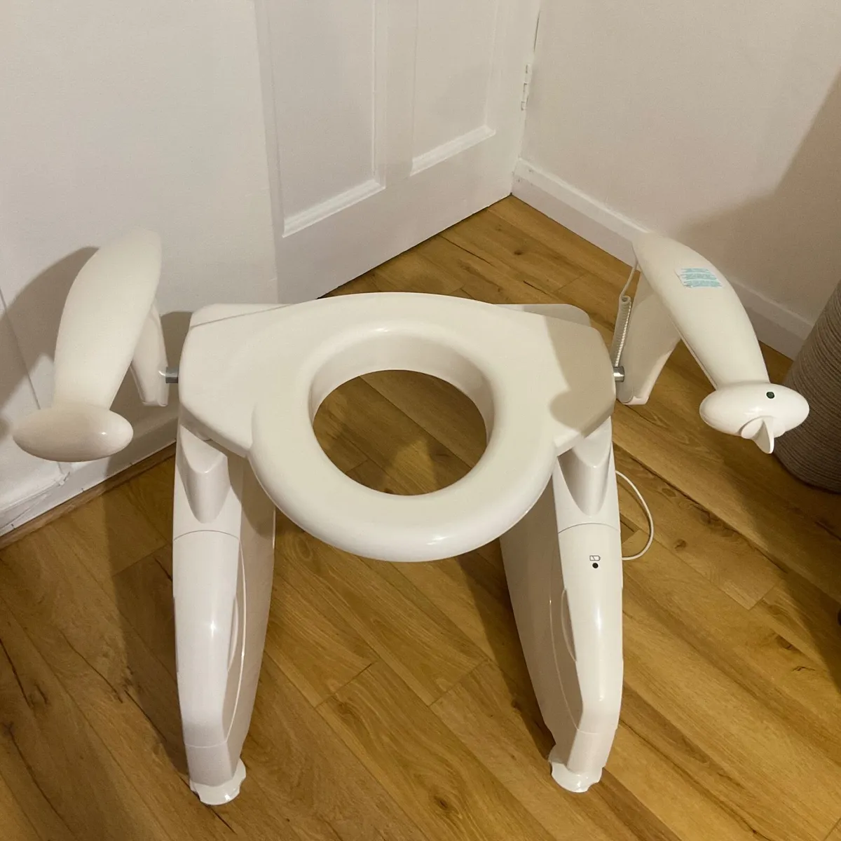 Toilet seat/chair lift by Mountway Solo - Image 2