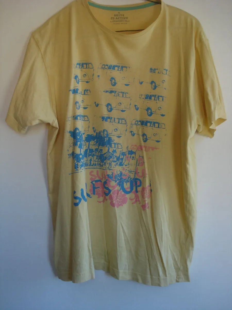 2 VINTAGE VOLKSWAGEN MICROBUS T-SHIRTS. - Image 2
