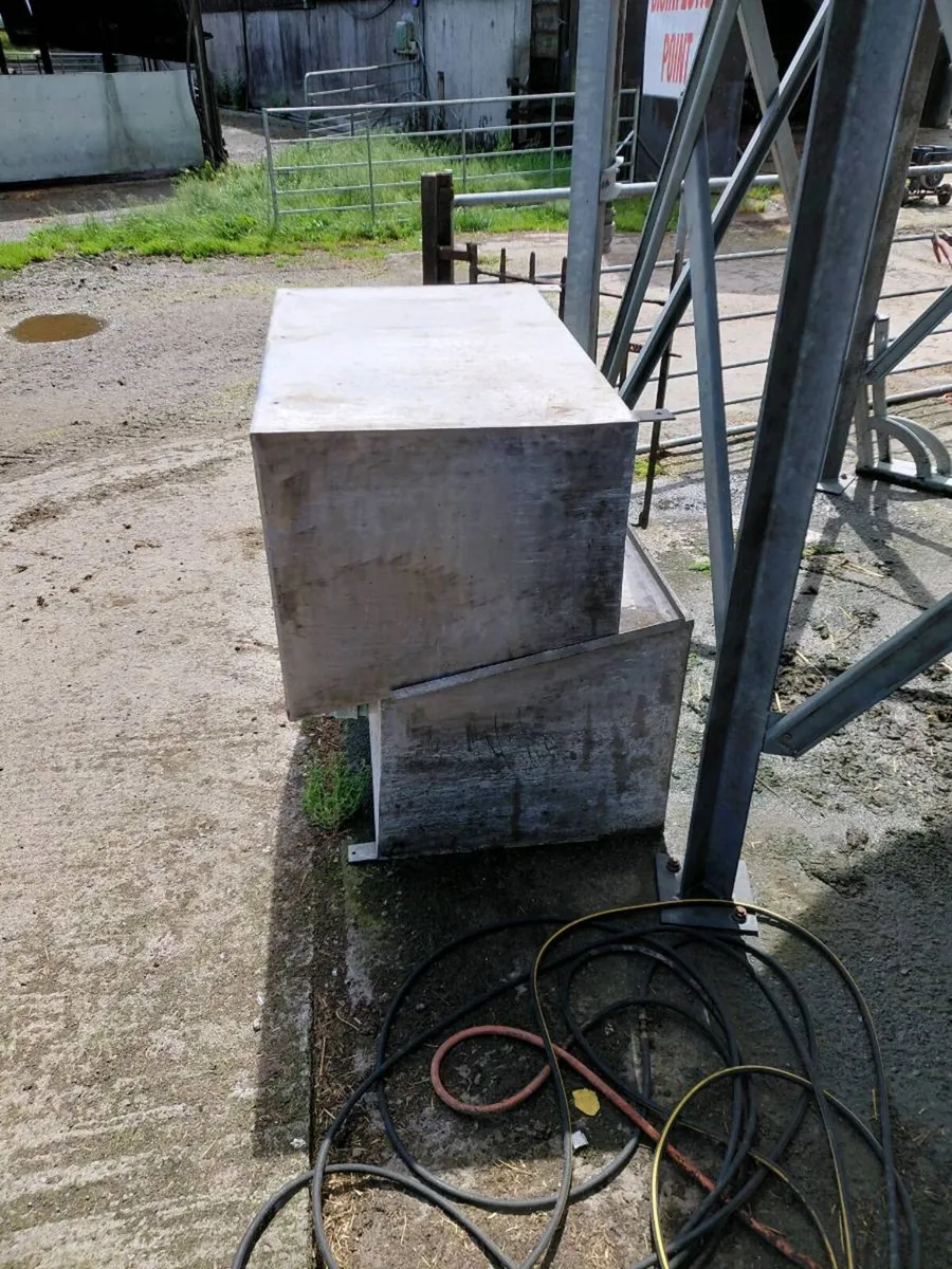 Stainless steel tanks - Image 2