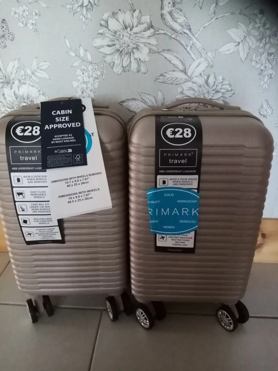 2 suitcases removable wheels - Image 1