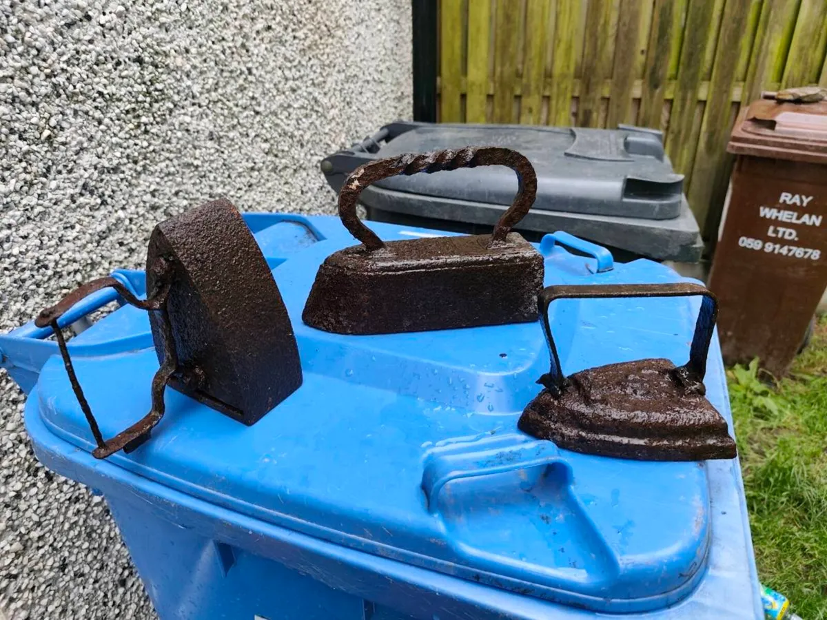 Vintage clothes irons - Image 1