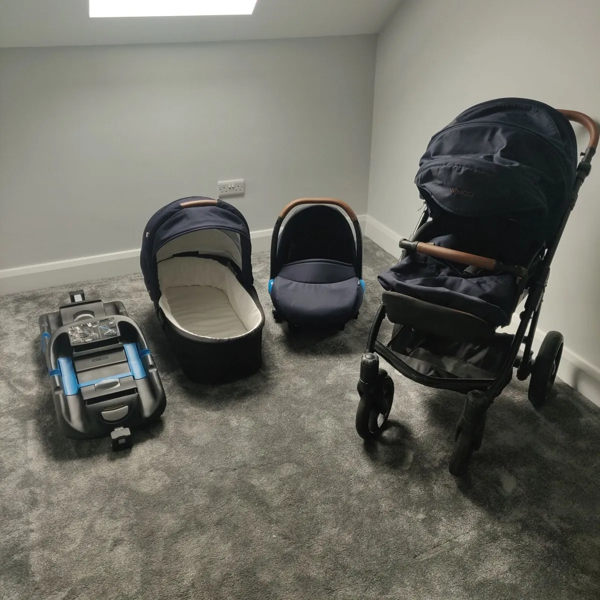 Venicci travel system - Image 1