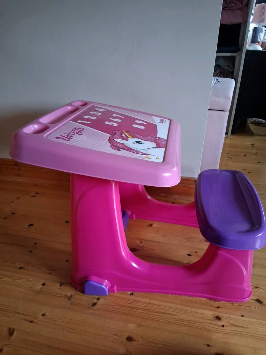 Kids writting desk - Image 1