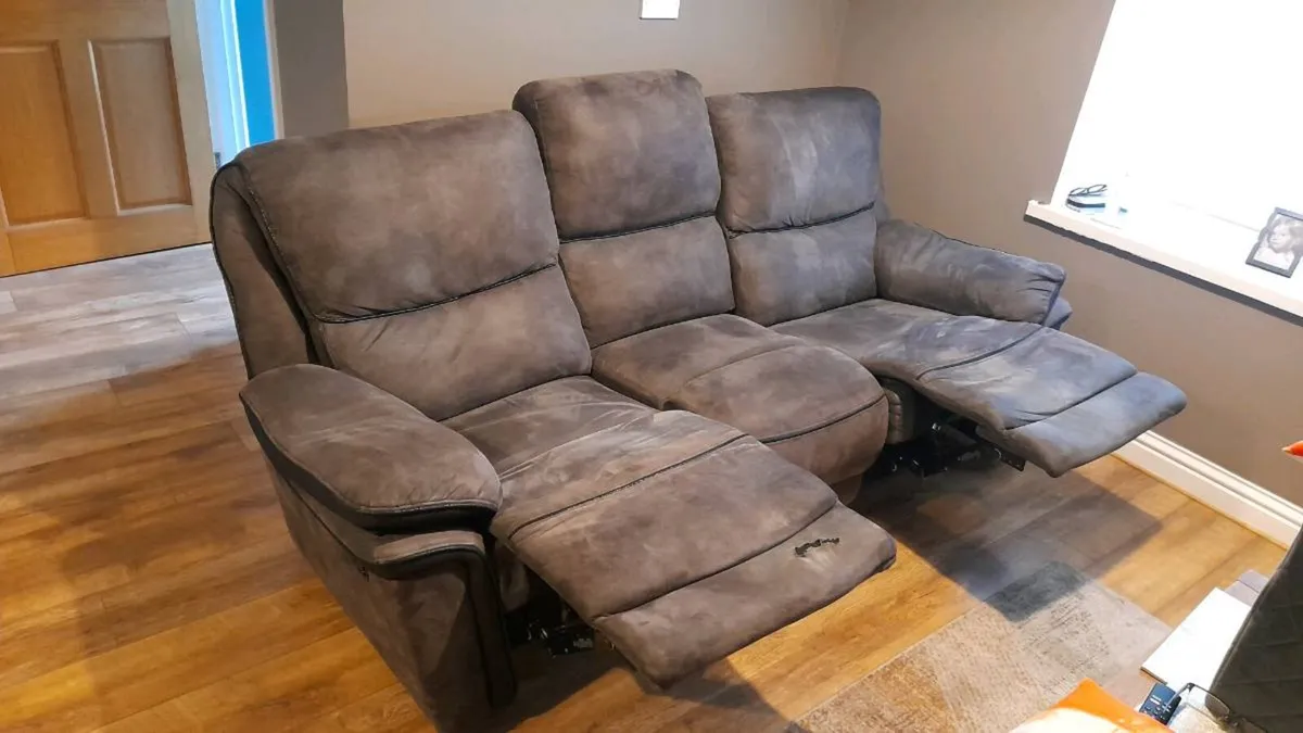 3 seater recliner & armchair - Image 4