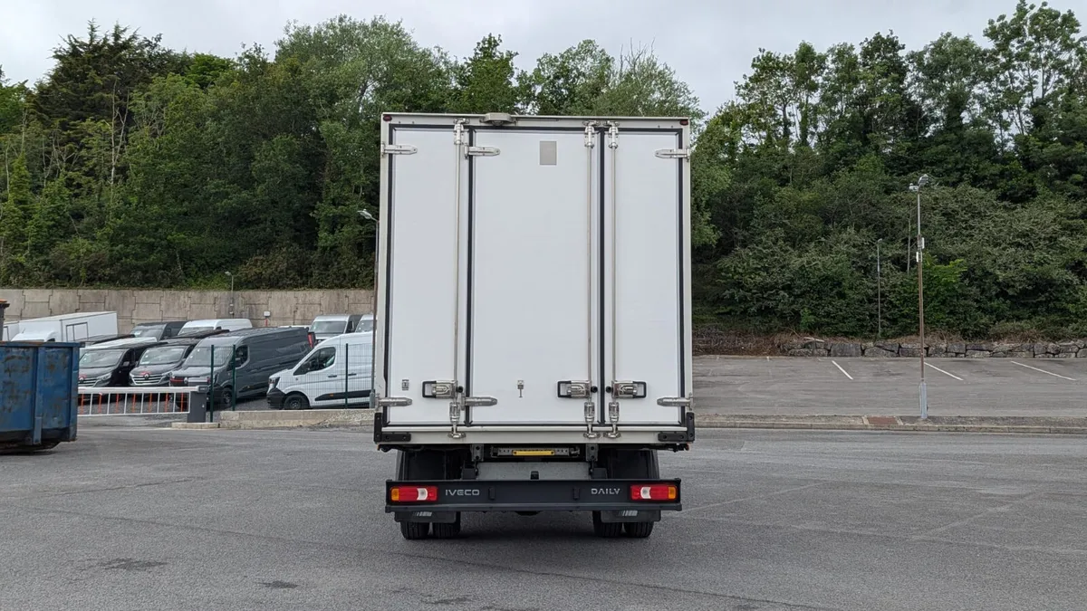 New IVECO Fridge Van 7.2T - Image 3