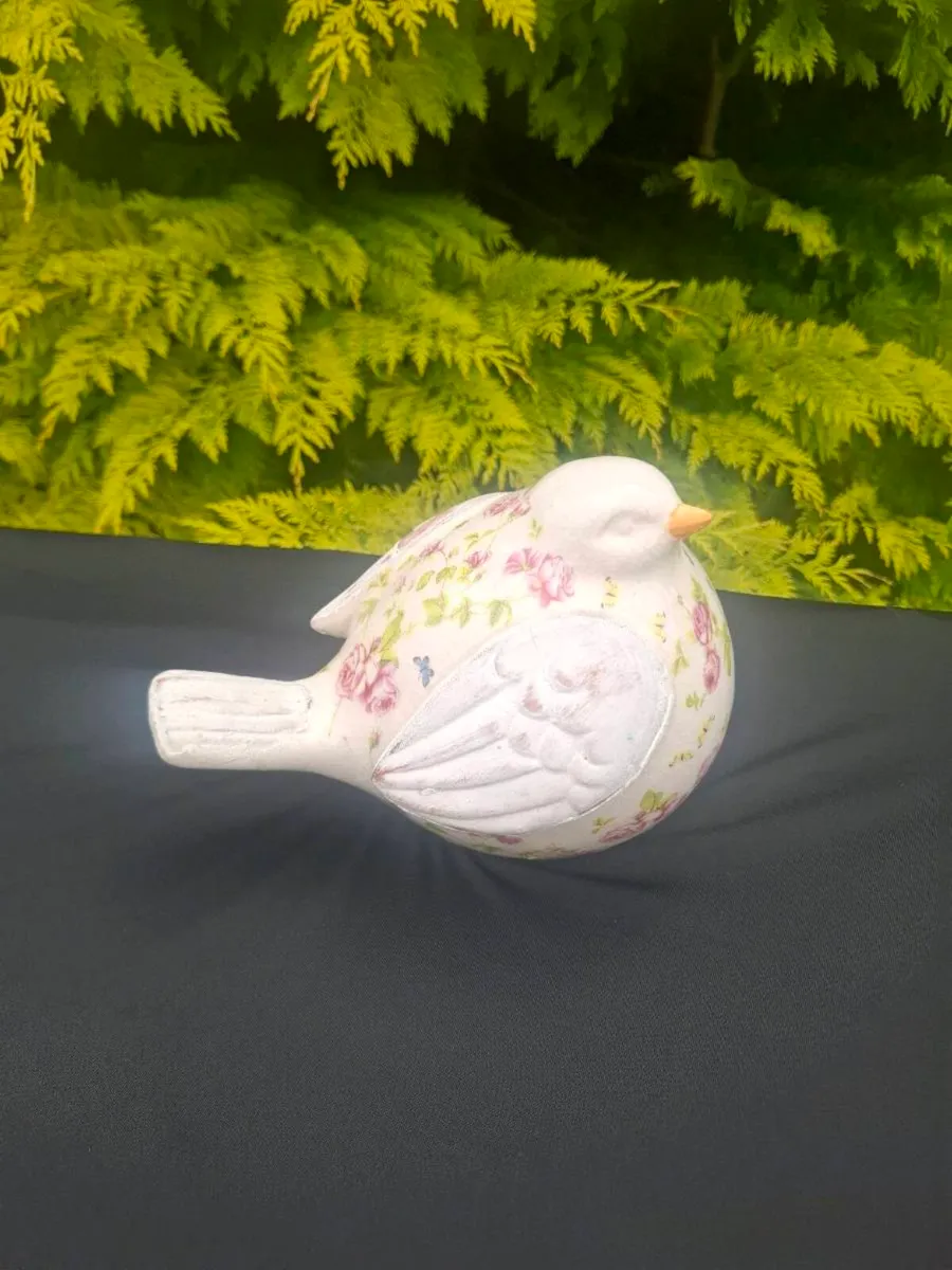 Bird starue decor possible to post - Image 1