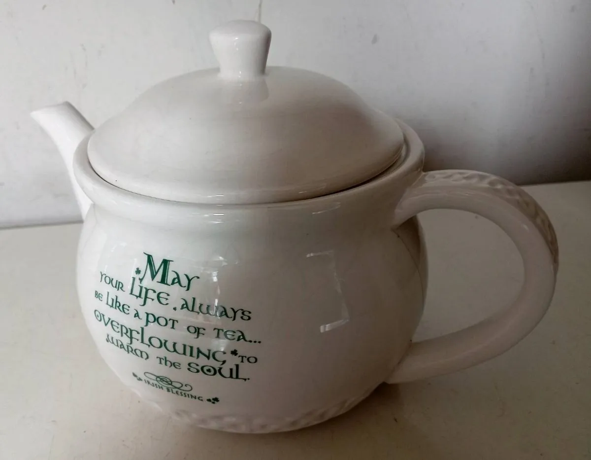 Vintage Russ Berry Teapot - Image 2