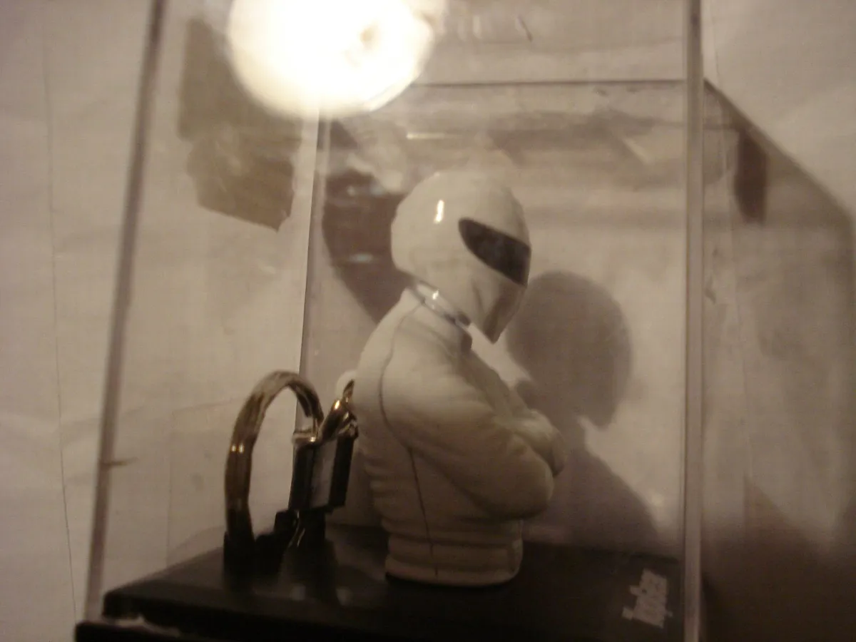 TOP GEAR THE STIG CAR KEY RING & T-SHIRT. - Image 4