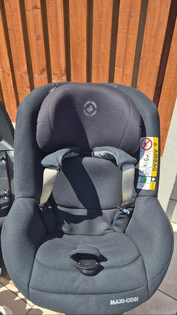 Maxi Cosi Car seat (NOT 360°) - Image 2