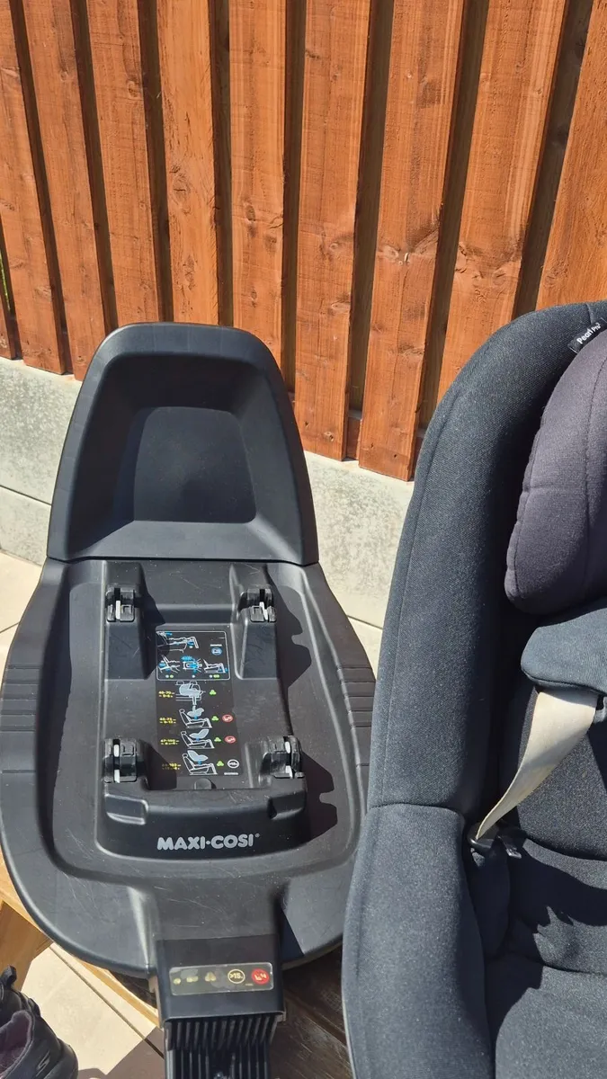 Maxi Cosi Car seat (NOT 360°) - Image 3