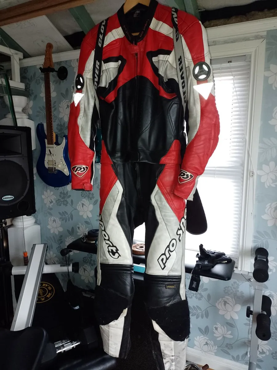 HELMET, BOOTS, TRIUMPH ST SPRINT 1050. - Image 3